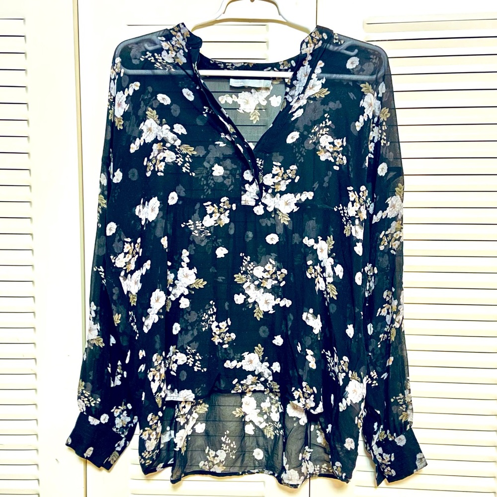 100% silk floral top by VINCE in good condition!